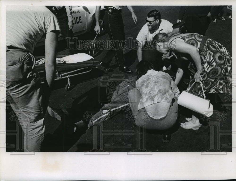 Press Photo Circus World Museum runaway injures wagon driver on W. Wells St. - Historic Images