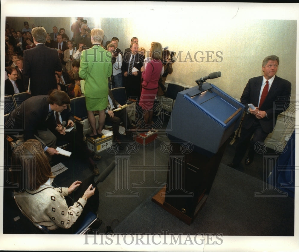 1993 Press Photo President Clinton in the White House Briefing Room - mja69218-Historic Images