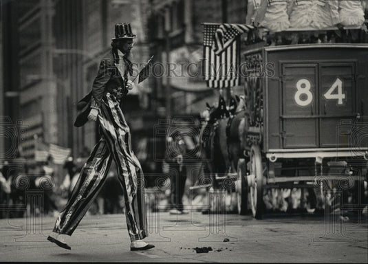 1992 Press Photo Gary Soule on stilts in Uncle Sam costume for parade, Wisconsin-Historic Images