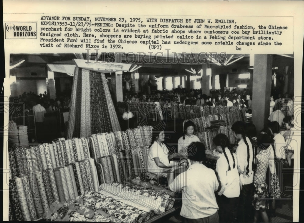 1975 Press Photo Shoppers in a Department Store in Peking, China - mja69889 - Historic Images