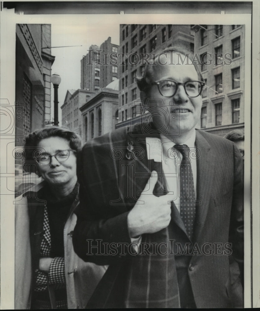 1968 Press Photo William Sloane Coffin Jr., Yale Chaplain on Trial, and Sister - Historic Images