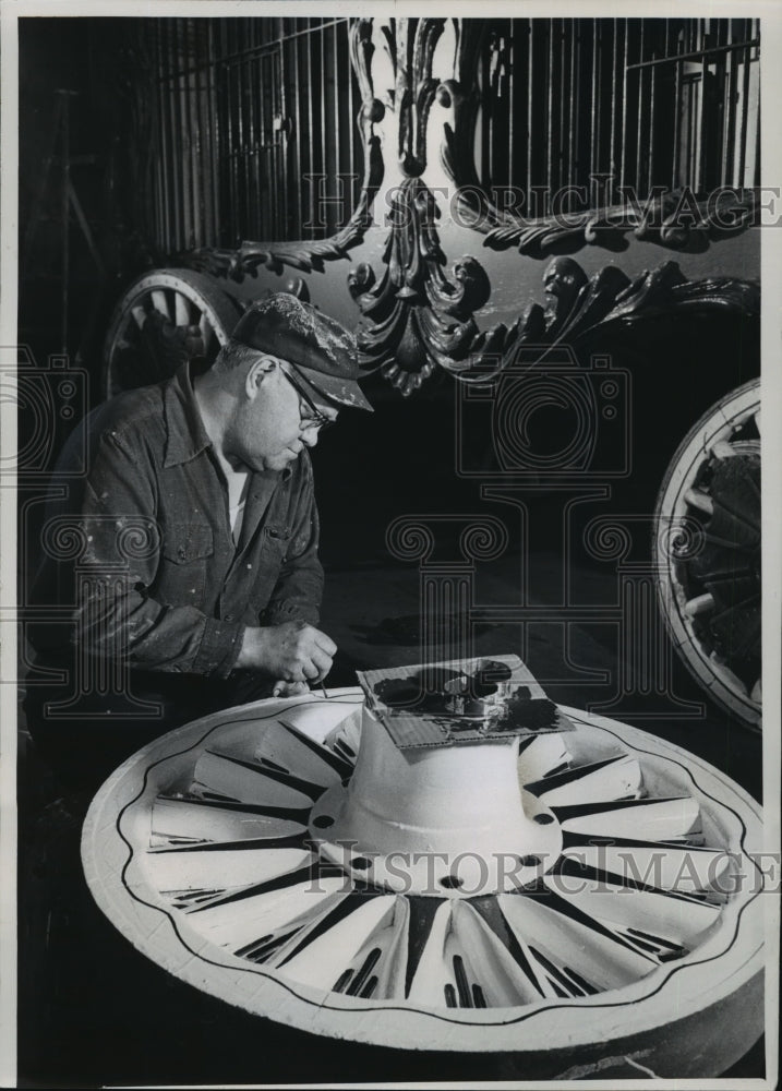 1964 Press Photo Calvin Bergner, Artist Painting Wheels - Historic Images