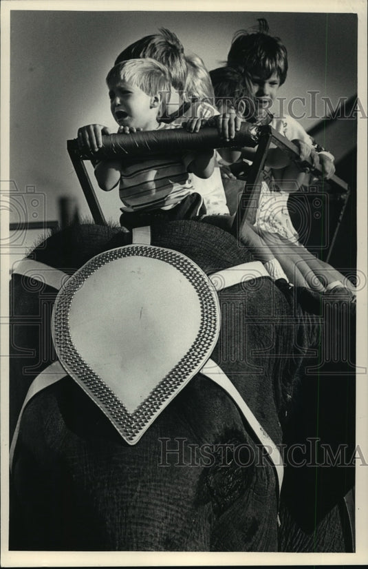 1987 Press Photo Joel Paprocki Rides an Elephant, Milwaukee Circus Parade - Historic Images