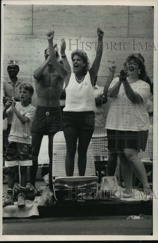 1988 Press Photo Members of the Merkel group cheer at the Circus Parade- Historic Images