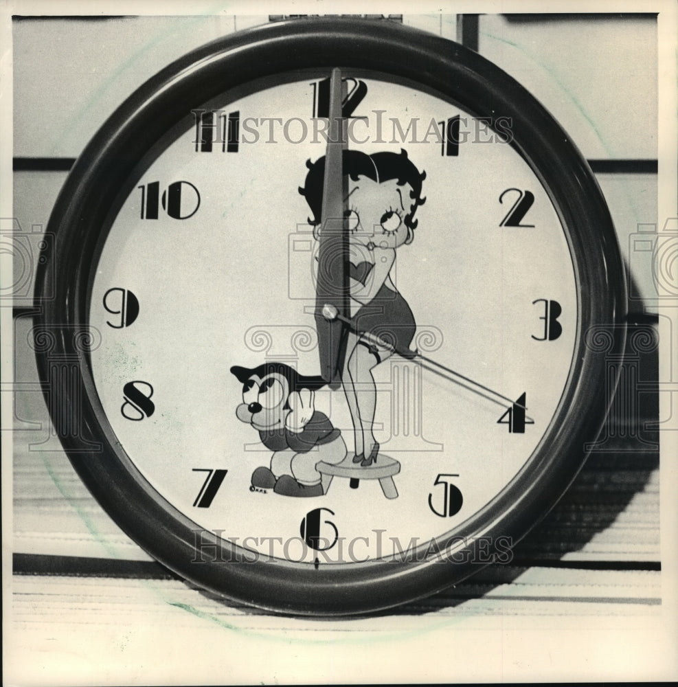 1986 Press Photo Betty Boop Novelty Clock, Astor&#39;s - mja70266 - Historic Images