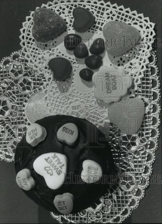 1993 Press Photo Conversation hearts mad by Stark Candy Company - mja70384 - Historic Images