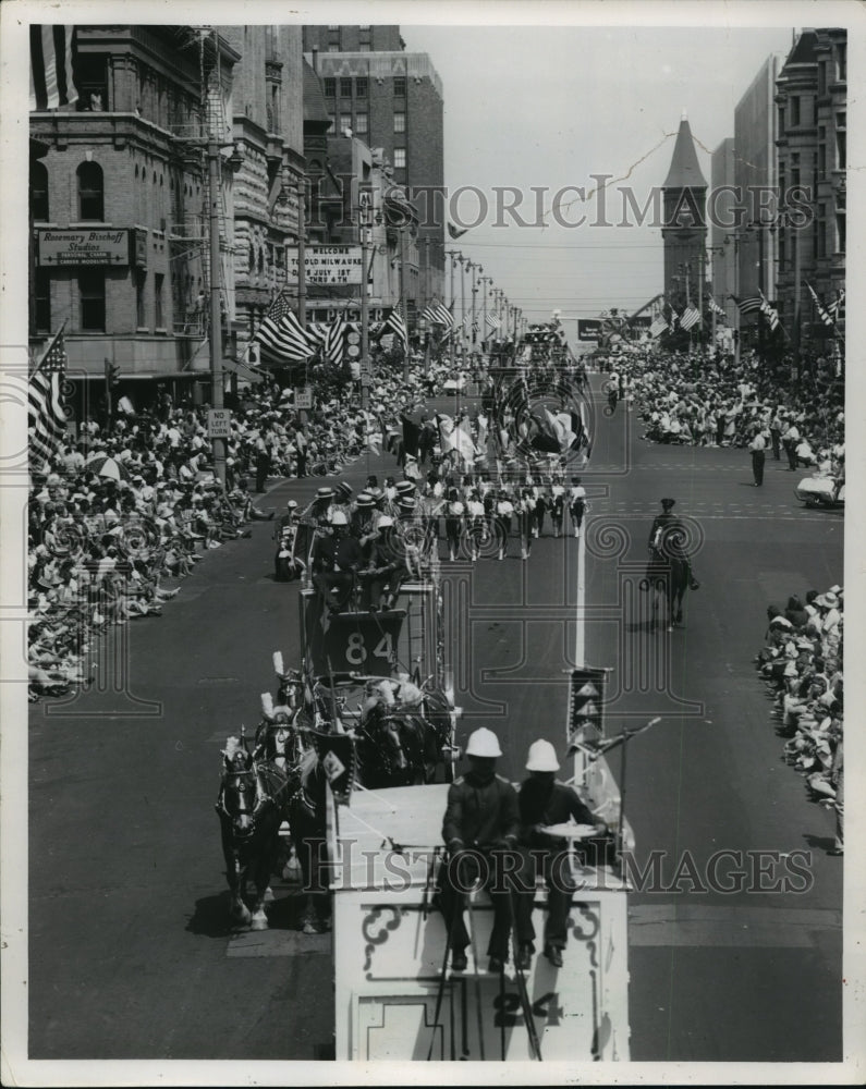 1966 Press Photo E. Wisconsin av during the old Milwaukee Days Parade - Historic Images