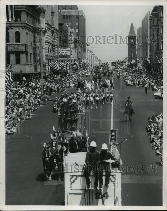 1966 Press Photo E. Wisconsin av during the old Milwaukee Days Parade - Historic Images