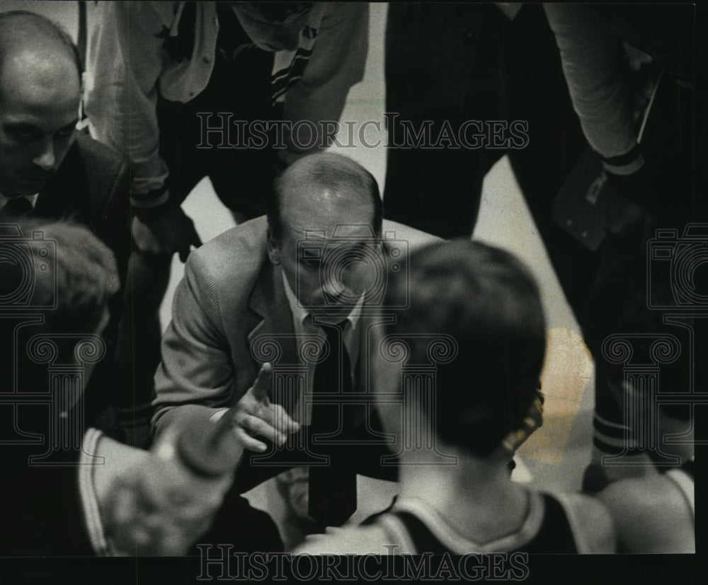 1990 Press Photo Mark Christenson Waukesha South High School Basketball Coach - Historic Images