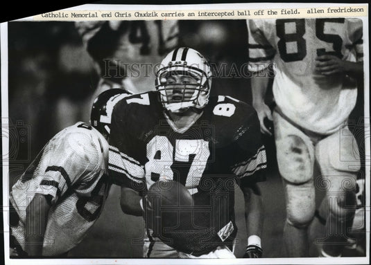 1990 Press Photo Chris Chudzik, of football carries intercepted ball off field-Historic Images