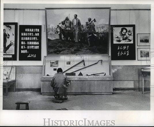 1972 Press Photo Young Scholar Making Notes in Museum of Revolution in Yenan-Historic Images