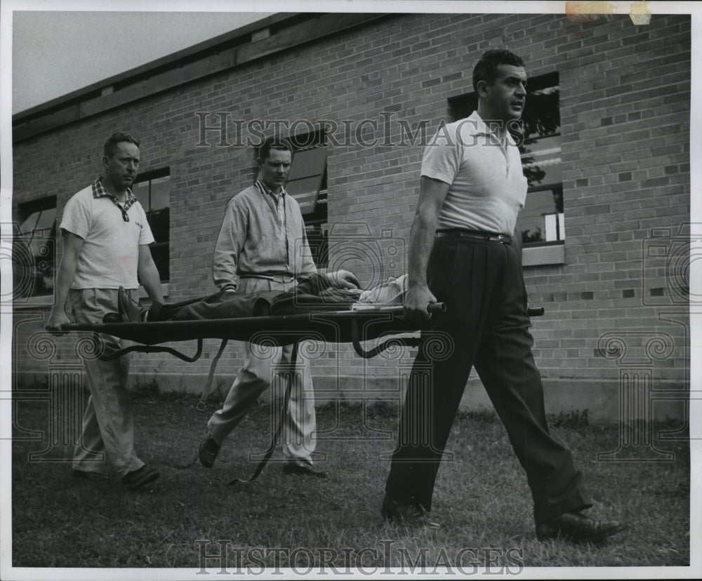 1899 Press Photo Grant Wiswell being carried to an emergency hospital- Historic Images