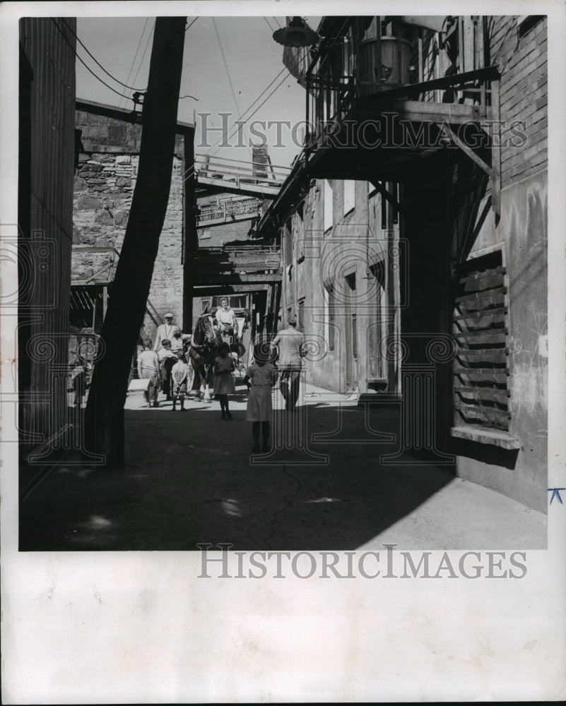 1956 Press Photo Sous le Cap, The Narrowest Street And One Of The Oldest - Historic Images