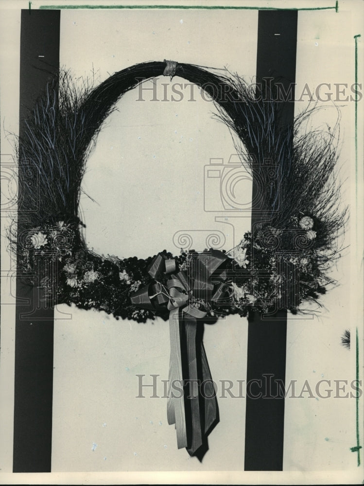 1983 Press Photo Flowers and Streamers Decorate Twigs - mja71371 - Historic Images