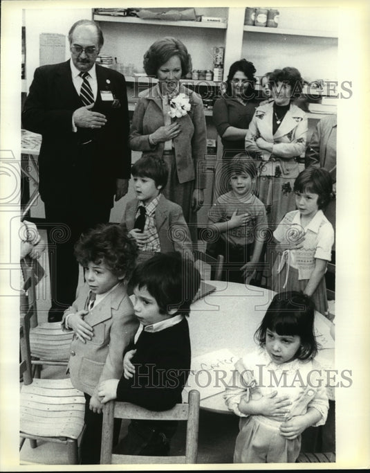 1980 Press Photo Rosalynn Carter Joins Children in the Pledge, Pittsburgh - Historic Images