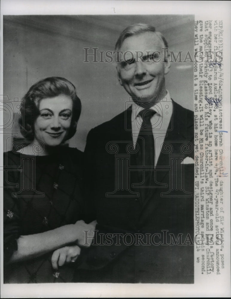 1962 Press Photo Actress Sarah Churchill Engaged to Baron Audley - mja71615 - Historic Images