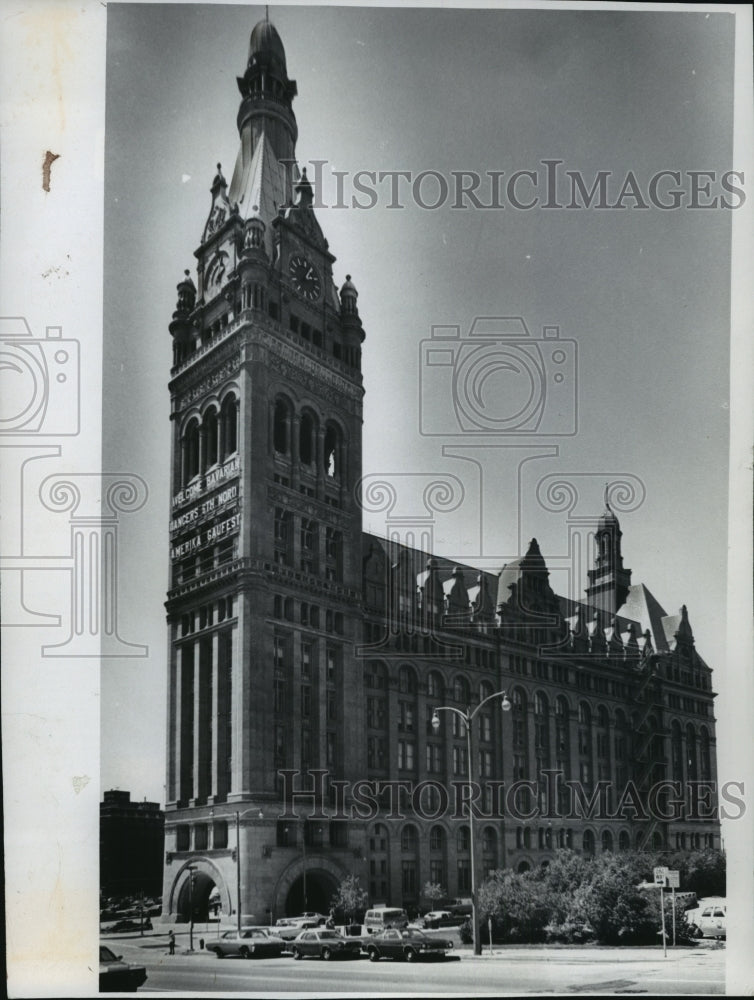 1977 Press Photo Exterior of Milwaukee City Hall - mja71810 - Historic Images