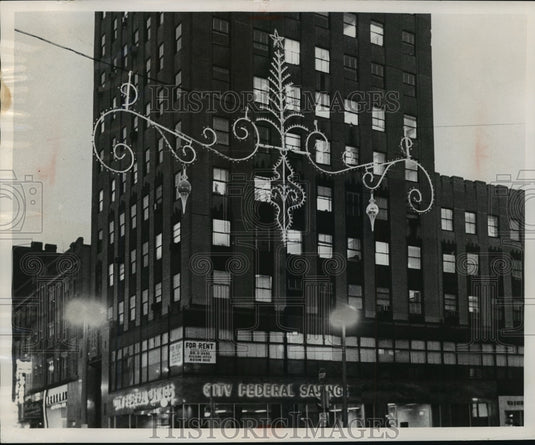 1982 Press Photo Wisconsin Avenue in Christmas season's "Avenue of Lights" - Historic Images