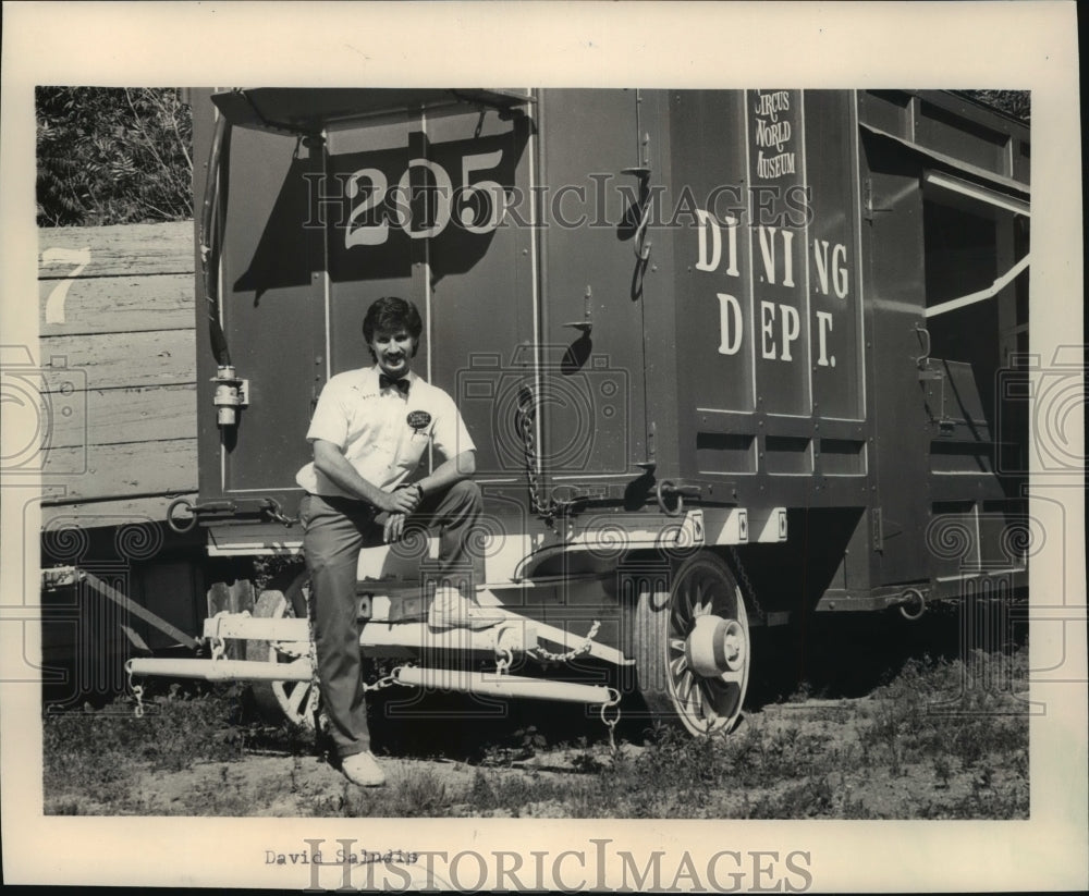 1986 Press Photo David SaLoutos and the Chow Wagon Great Circus Parade Milwaukee-Historic Images