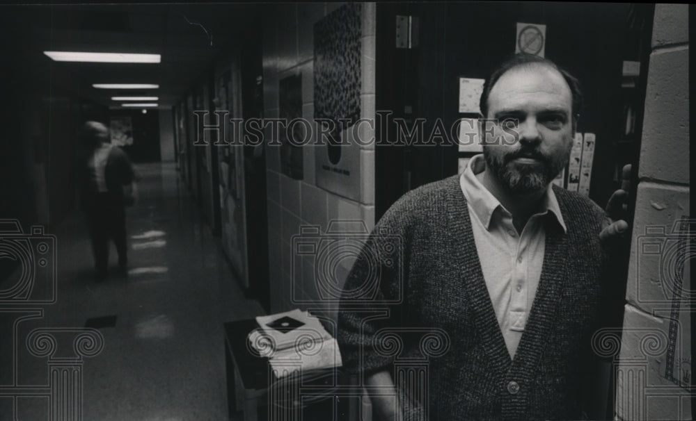 1989 Press Photo Dick Cleek at University of Wisconsin in Washington County-Historic Images