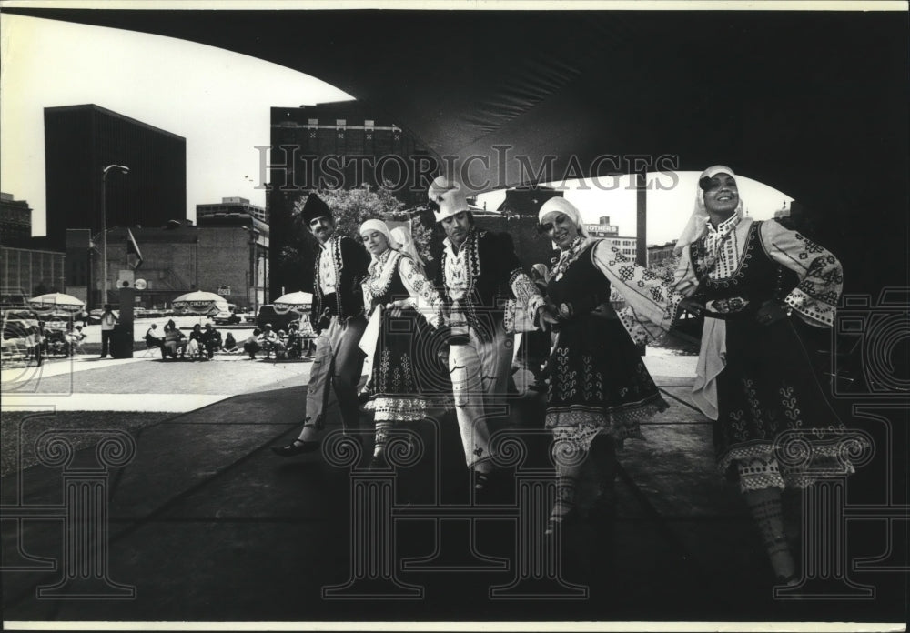 1979 Press Photo Na Lesa Bulgarian Folk Ensemble at the Performing Arts Center - Historic Images