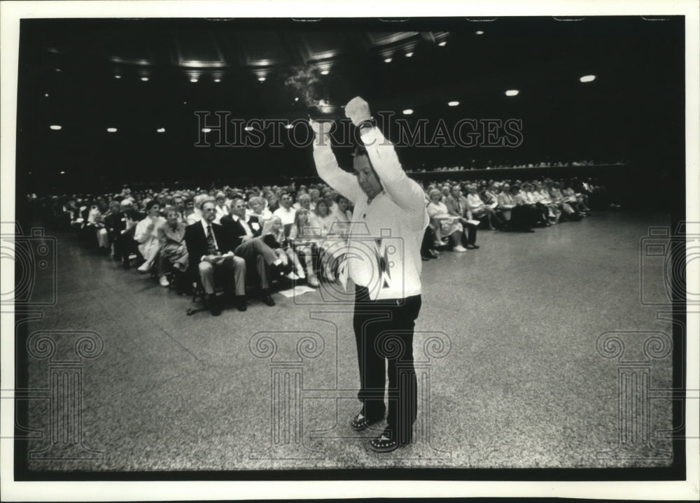 1992 Press Photo Indian sage burning ceremony, Presbyterian Church, Milwaukee - Historic Images