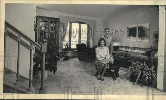 1986 Press Photo Todd and Susan Grover in their condo in Meadowside, Brown Deer-Historic Images