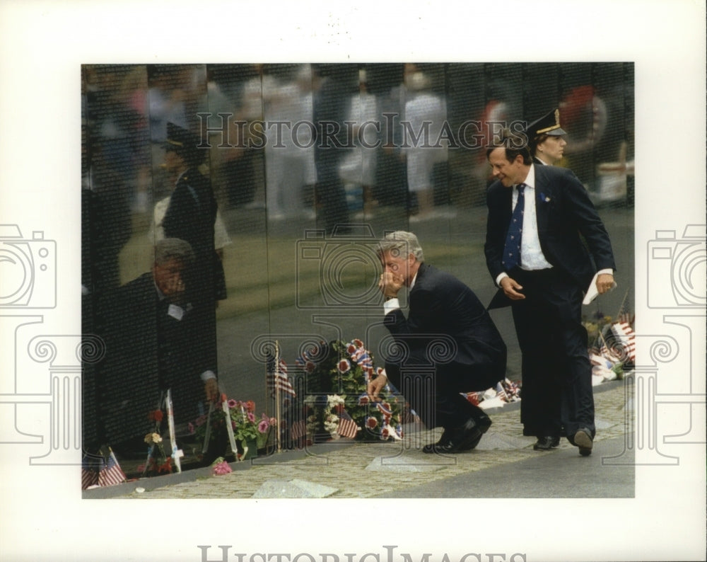 1993 Press Photo Bill Clinton and Jan Scruggs, Vietnam Veterans Memorial-Historic Images
