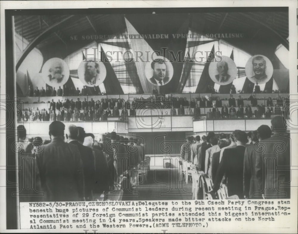 1949 Press Photo Delegates to 9th Czech Party Congress stand at Communis meeting- Historic Images