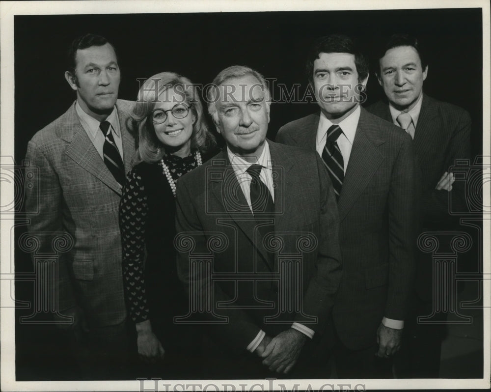 1976 Press Photo Anchorman Walter Cronkite and CBS News team cover elections - Historic Images