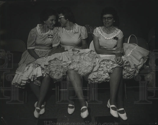 1978 Press Photo Square Dancers Taking a Break Between Sets - mja72756-Historic Images