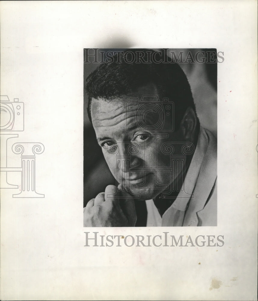 1966 Press Photo Singer Vic Damone goes Brazilian on new albums - mja72810 - Historic Images