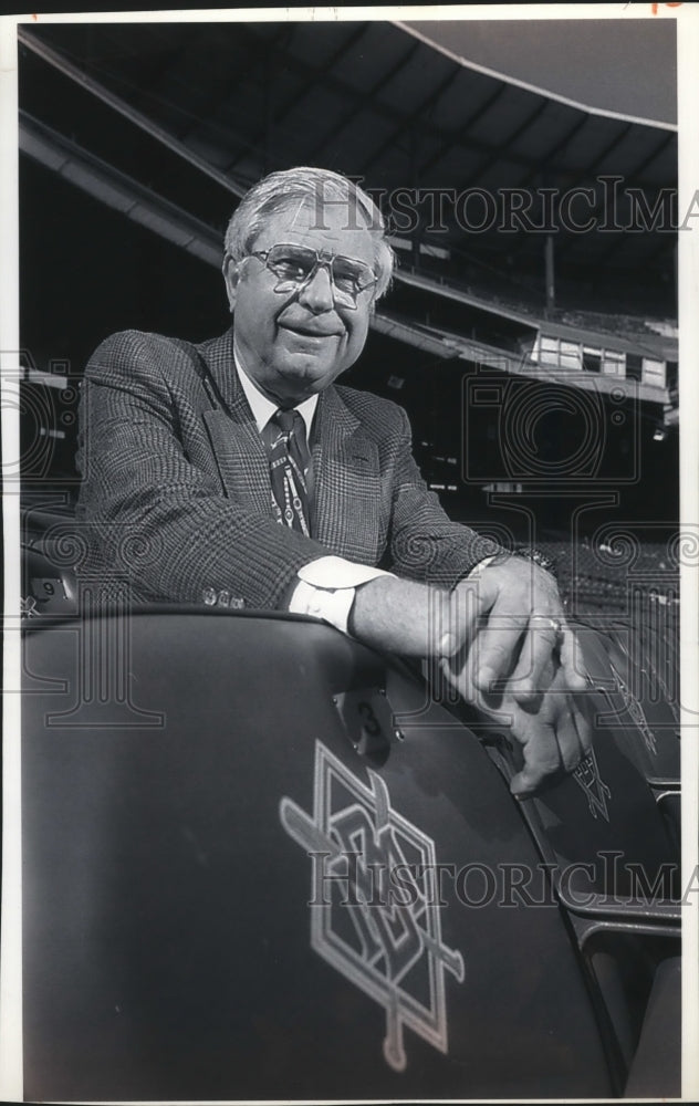 1994 Press Photo Harry Dalton sits in County Stadium, Milwaukee Brewers-Historic Images
