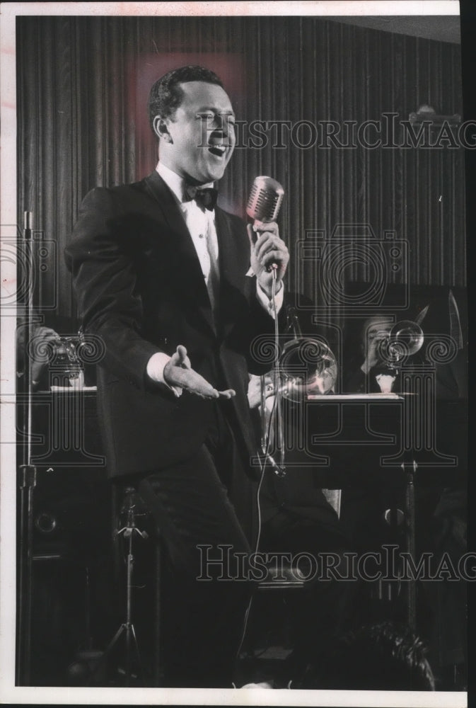 1960 Press Photo Singer Vic Damone - Historic Images