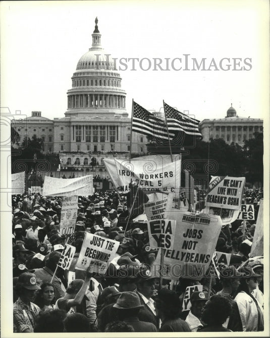 1981 Press Photo "Solidarity Day" rally against Reagan gathered near the Capitol-Historic Images