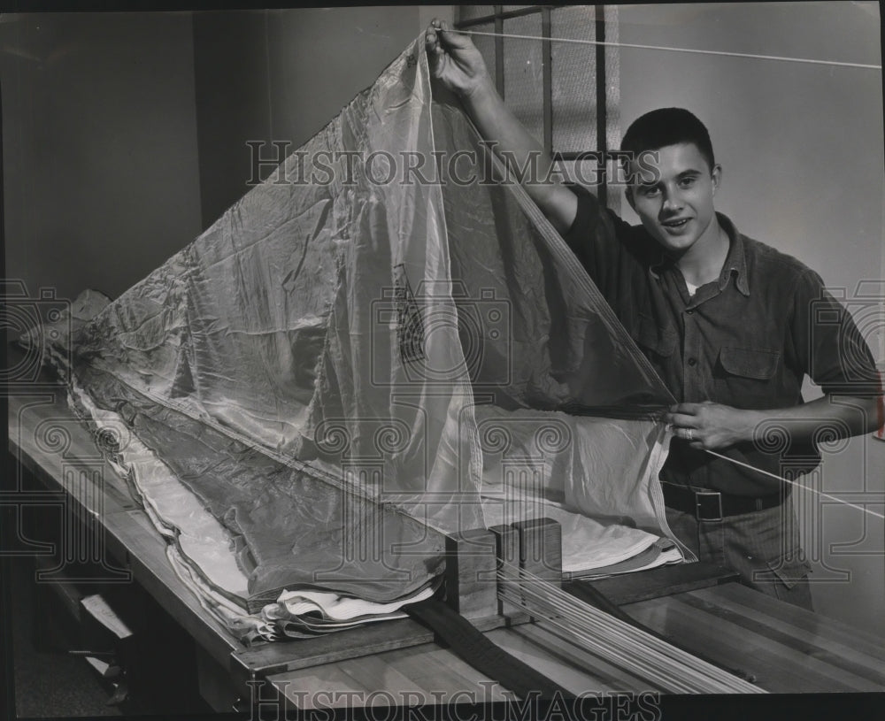 1953 Press Photo James Klancnik Folding a Parachute at General Mitchell Field - Historic Images