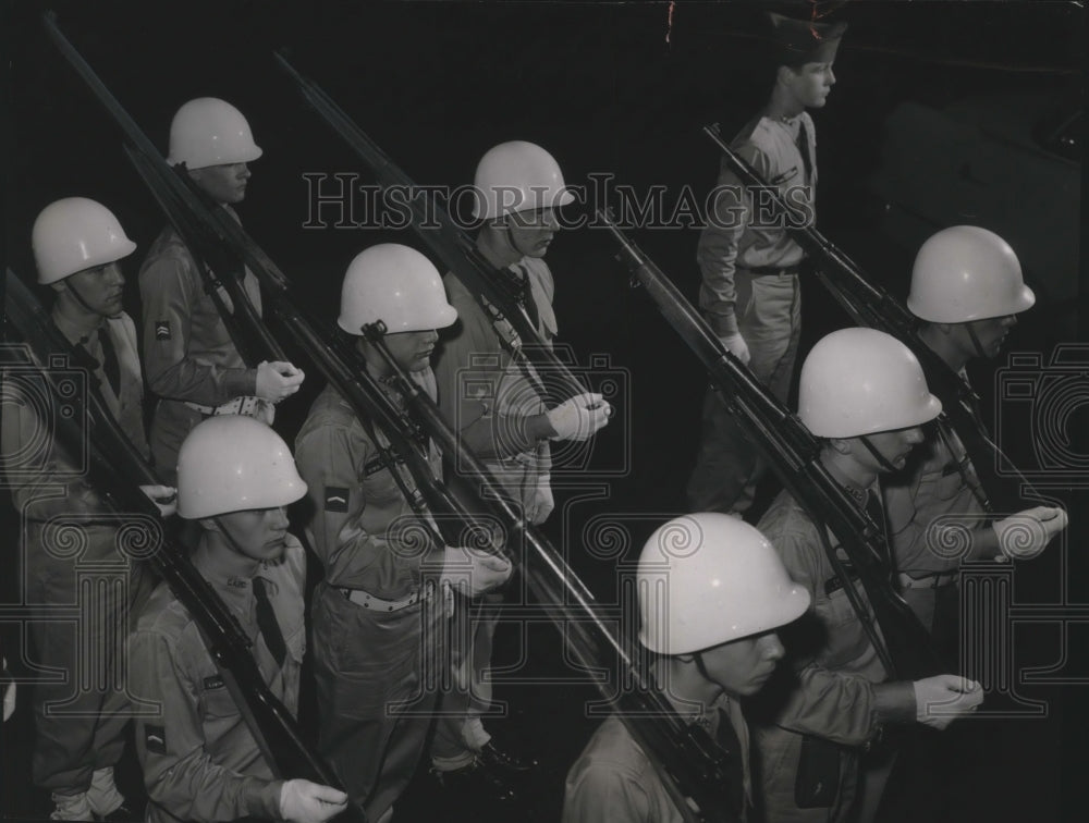 1954 Press Photo Milwauke Air patrol cadets demonstrate skills in military drill - Historic Images