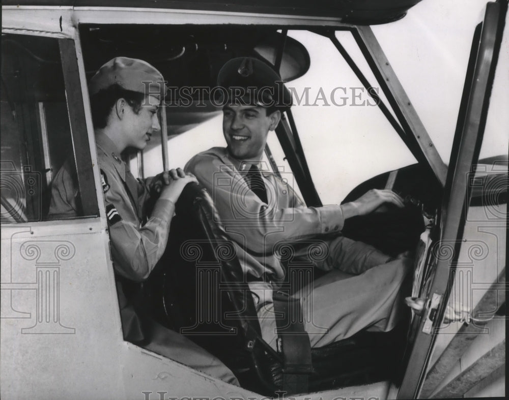 1953 Press Photo Second Lt. Kenneth Mortag took Cpl. Judith Lovejoy on a flight-Historic Images