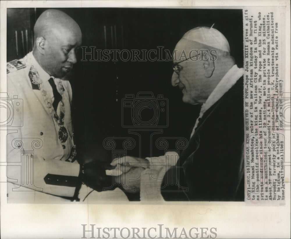 1962 Press Photo Pope John XXIII and King Mwami Mwambutsa in Vatican City-Historic Images