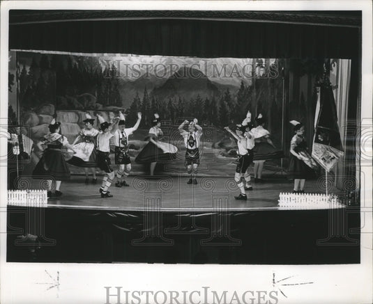 1968 Press Photo D'Holzhacker Buam of Milwaukee Bavarian Festival perform - Historic Images
