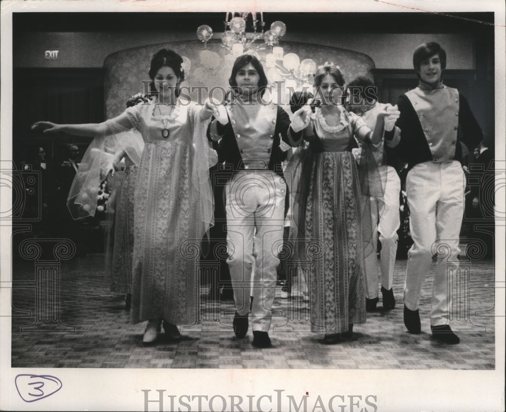 1971 Press Photo Members of the Wawel Folk Ensemble led the Ball in a Dance- Historic Images