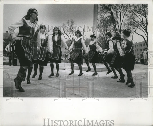 1967 Press Photo Members of the International Institute's Slavic dance group - Historic Images