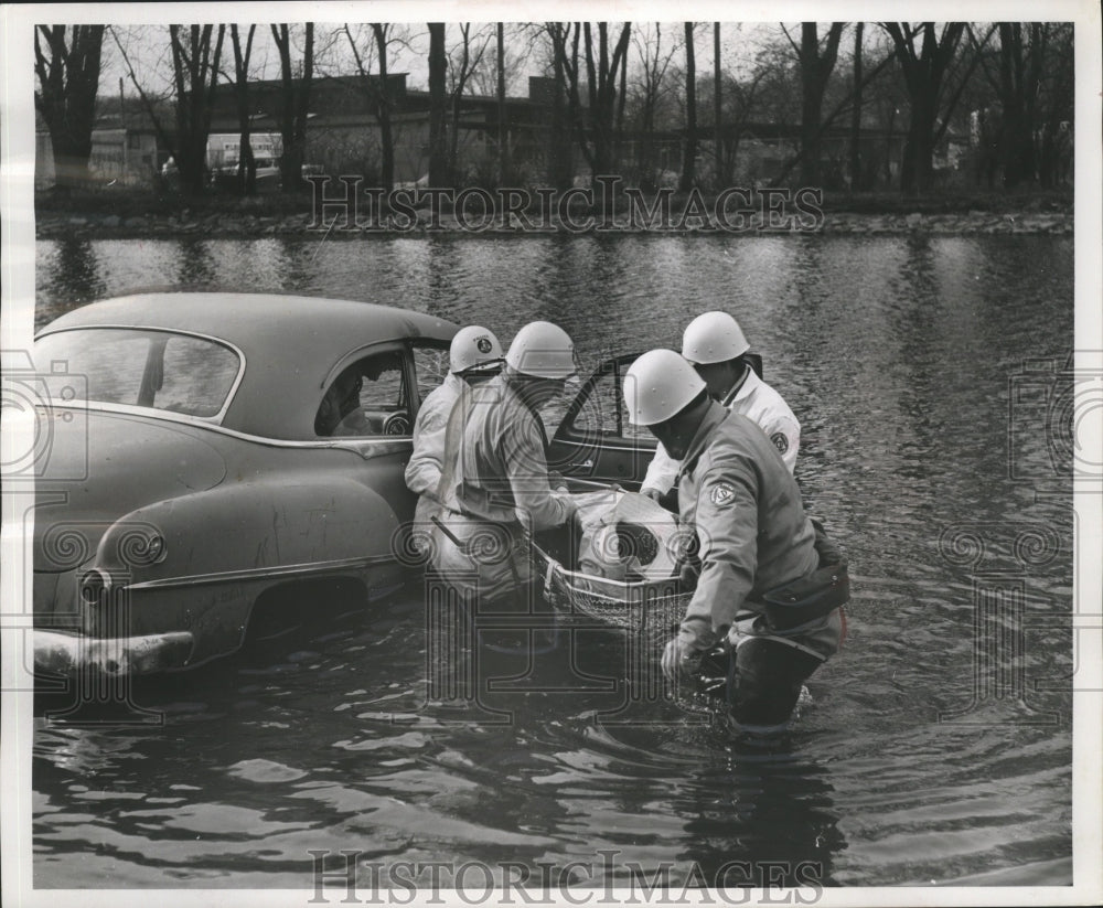 1960 Press Photo Waukesha Auxiliary Police Rescuing "Victim" From Car Accident- Historic Images