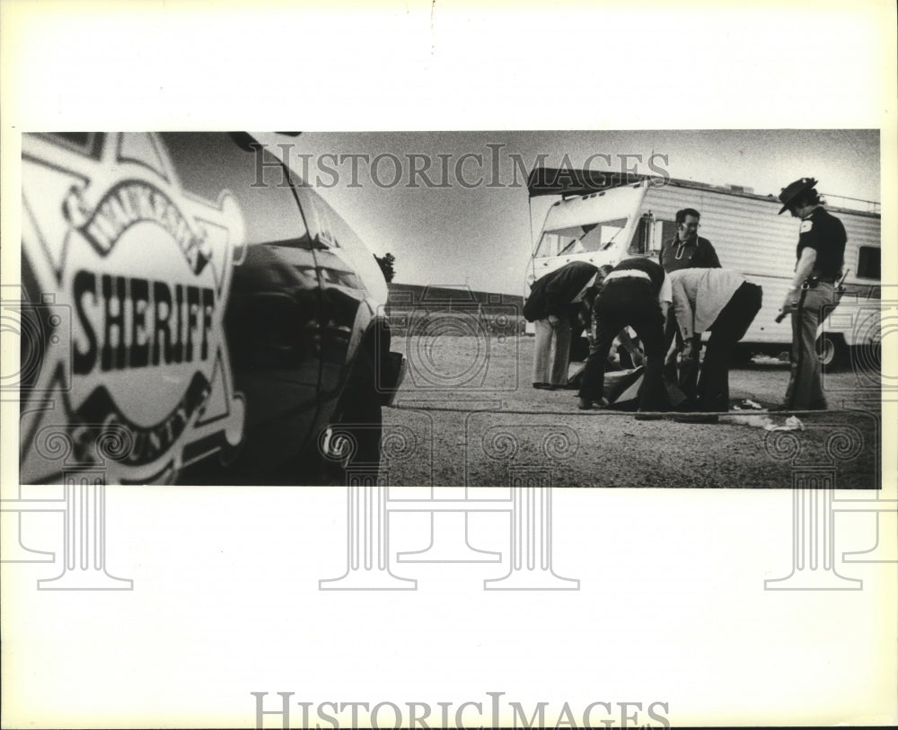 1979 Press Photo Shooting victim Henry Klein Jr covered in the Town of Vernon