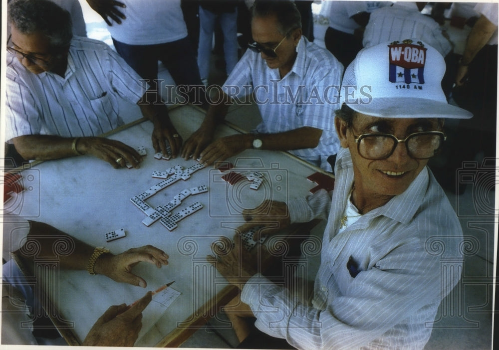 1993 Press Photo Rafae de la Torre plays dominoes in LIttle Havana, Cuba - Historic Images