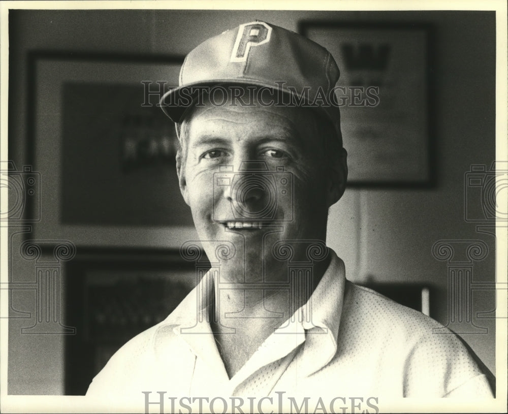 1984 Press Photo UW Platteville football coach George Chryst - mja74236- Historic Images
