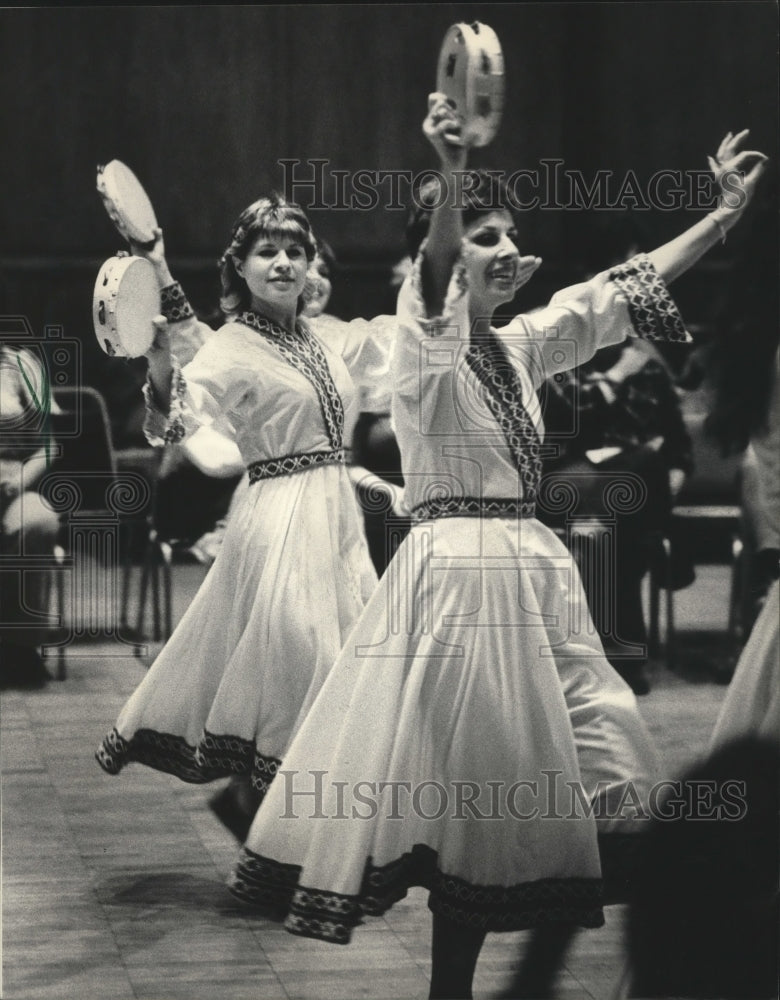 1983 Press Photo Sarah Mandel and Barbara Altman, Bat Teman Israeli Dancers - Historic Images