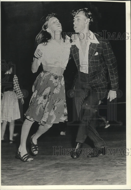 1991 Press Photo Young Britons emulating 1940's America - mja74594-Historic Images