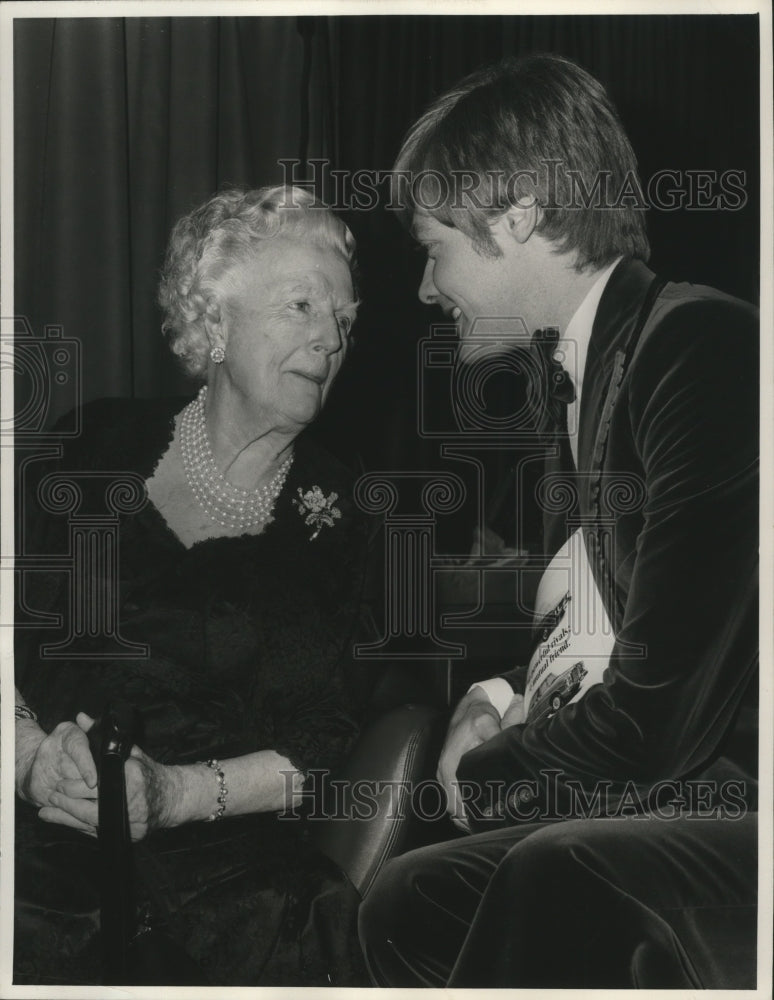 1972 Press Photo Baroness Spencer-Churchill, with rising film actor Simon Ward-Historic Images
