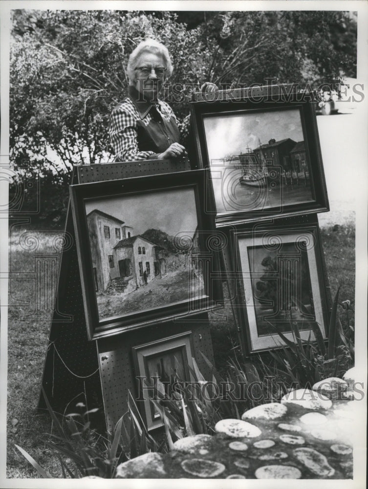 1973 Press Photo Artist Bertha Geselly at Fish Creek in Door County - Historic Images